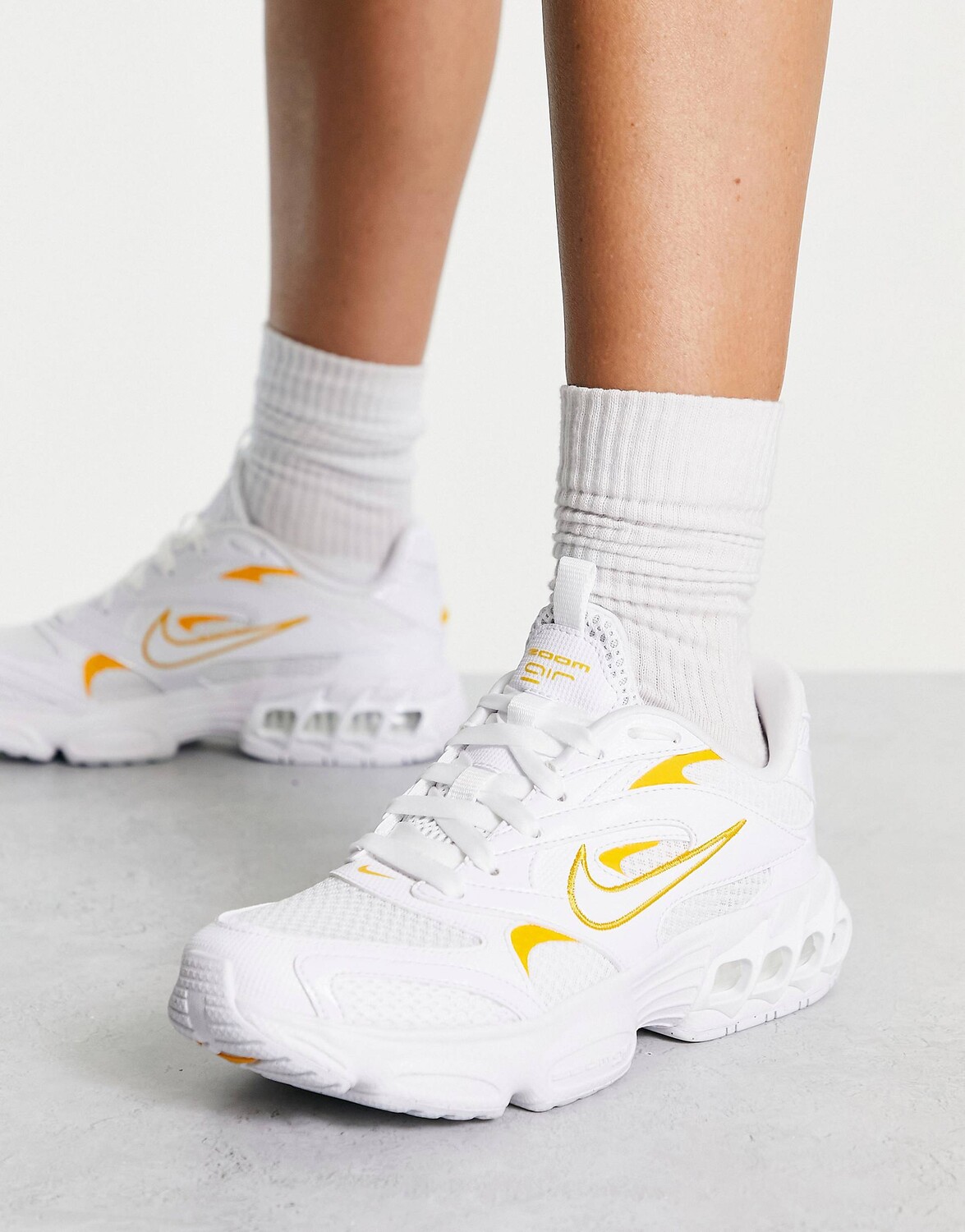 

Кроссовки Nike Zoom Air Fire белого и университетского золота