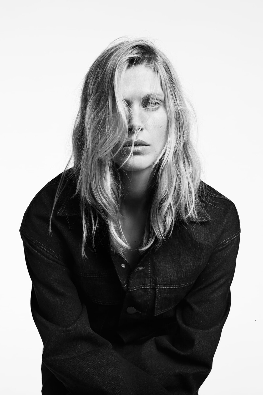 

Джинсовая куртка zw с прошивкой ZARA, синий