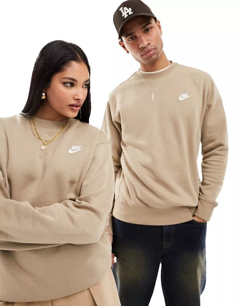 

Светло-коричневая толстовка унисекс с круглым вырезом Nike Club, Серый