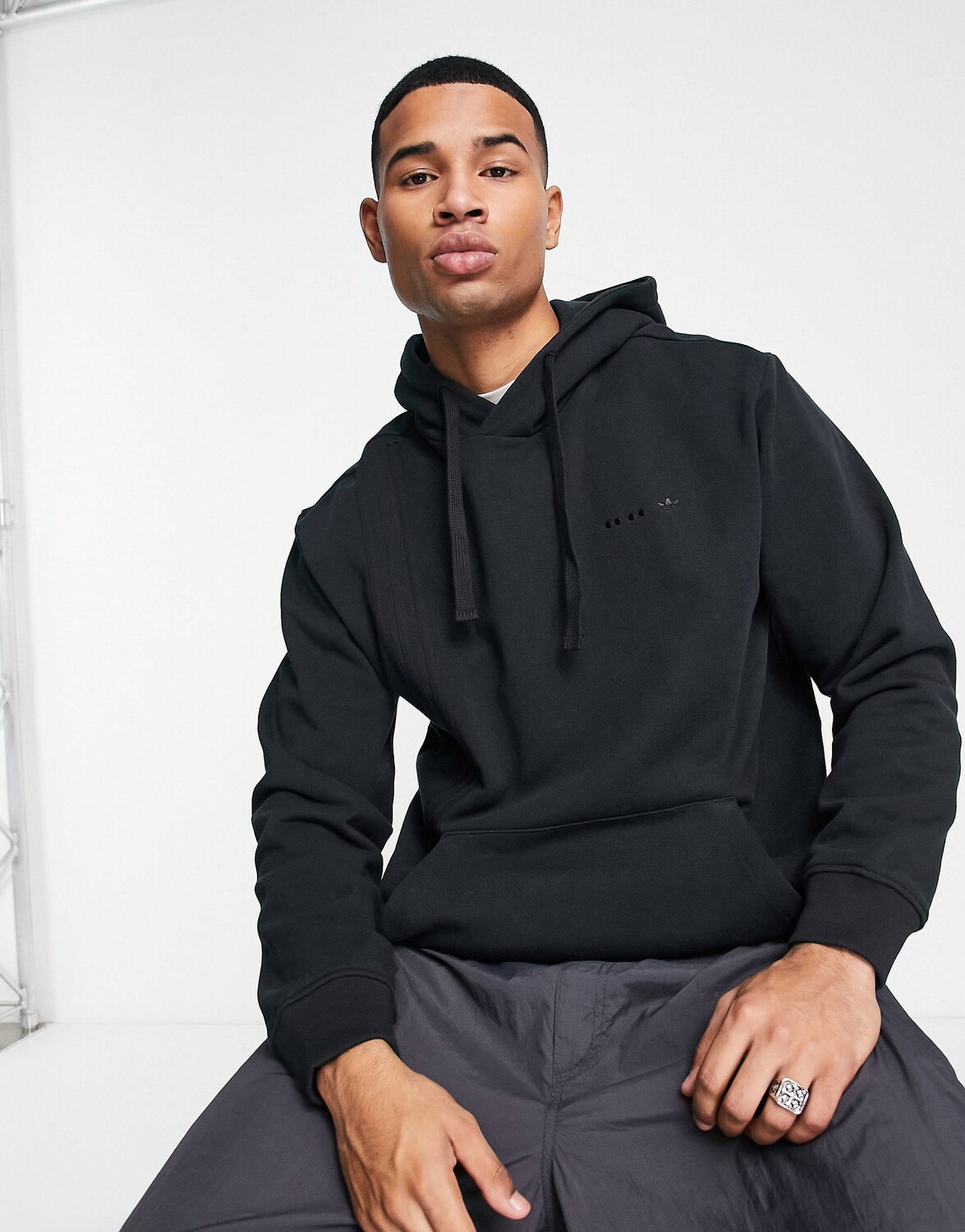 

Худи черного цвета adidas Originals