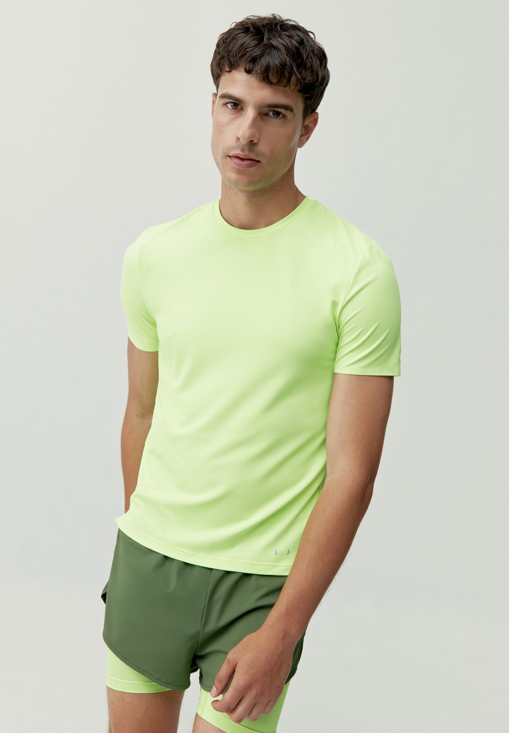 Спортивная футболка NADYM Born Living Yoga, цвет verde