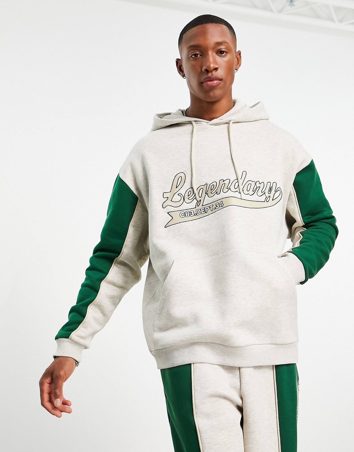 

Oversize-худи серого меланжевого и зеленого цветов с вышивкой ASOS DESIGN