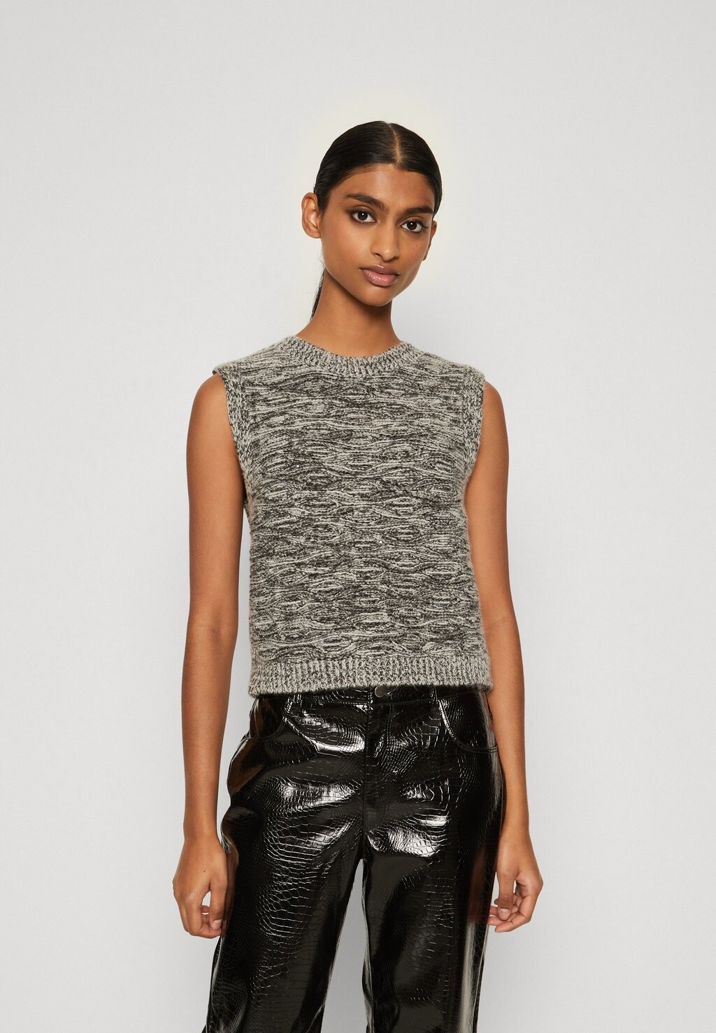 

Вязаный свитер ONLOPHILIA GLITTER ONLY Petite, цвет medium grey melange/silver