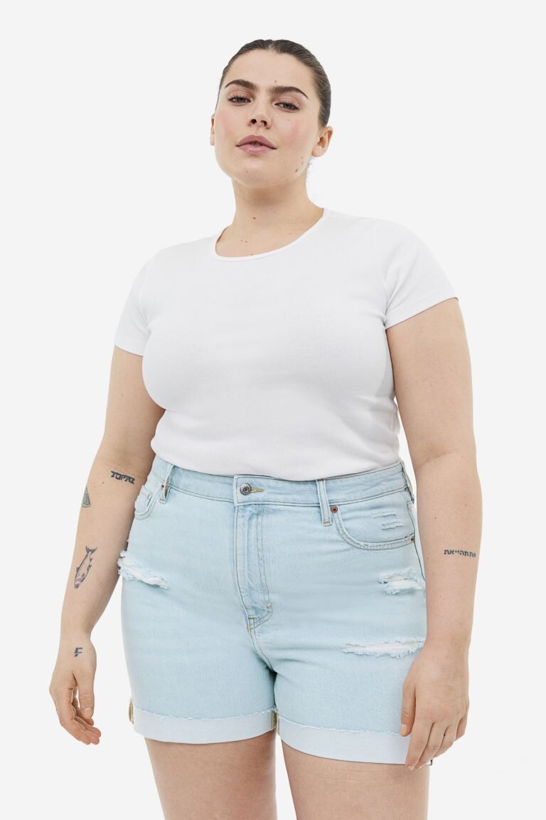 

H&M+ Высокие джинсовые шорты Mom Comfort, бледно-голубой деним