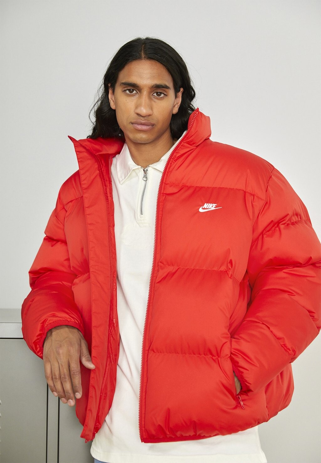 

Куртка зимняя CLUB Nike, университетский красный/белый