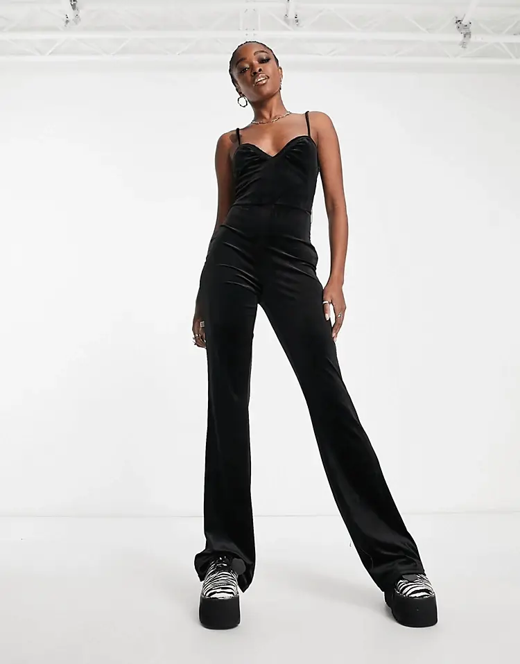

Комбинезон Stradivarius Velvet, черный