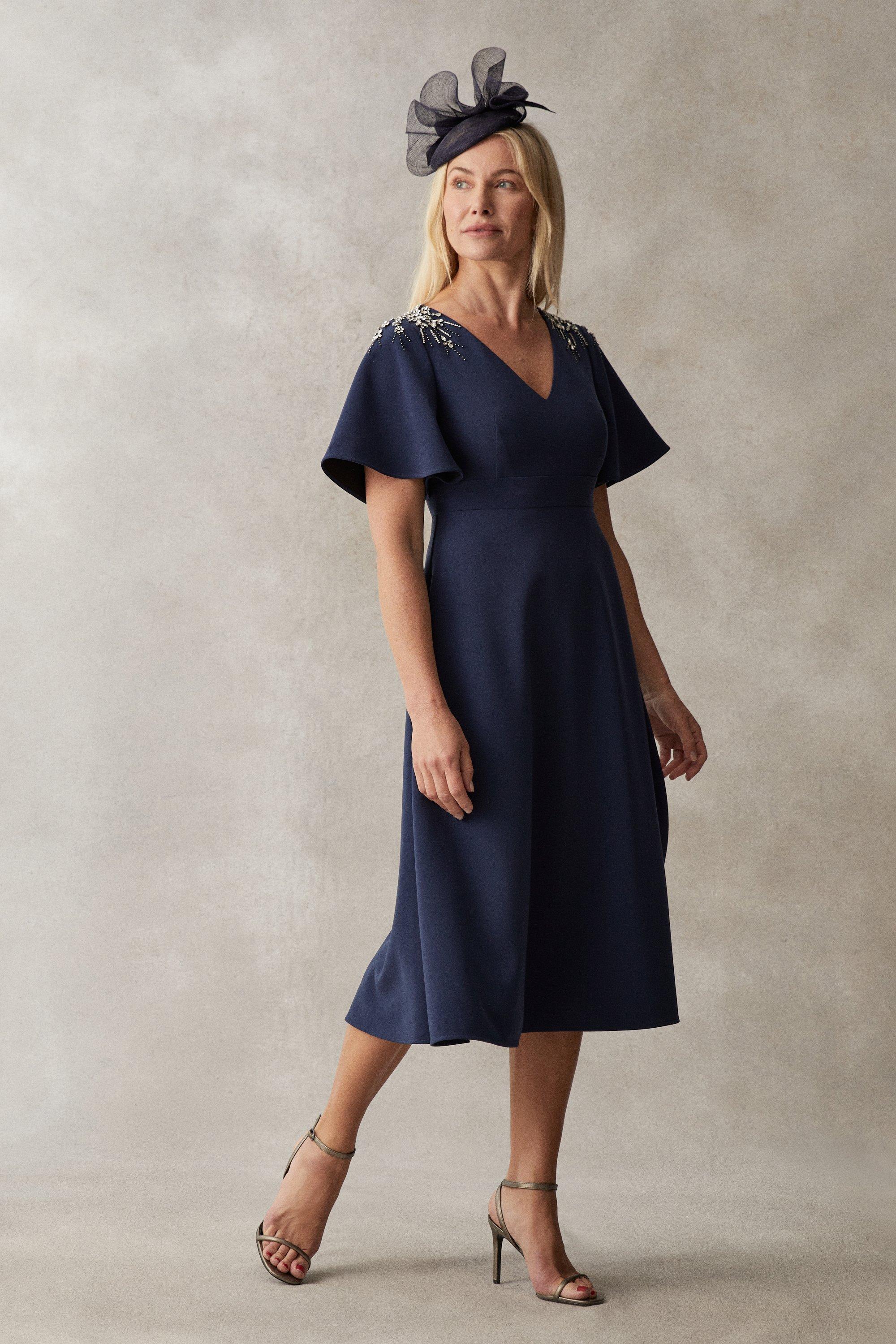 Платье миди премиум-класса с развевающимися рукавами и украшением Coast, темно-синий