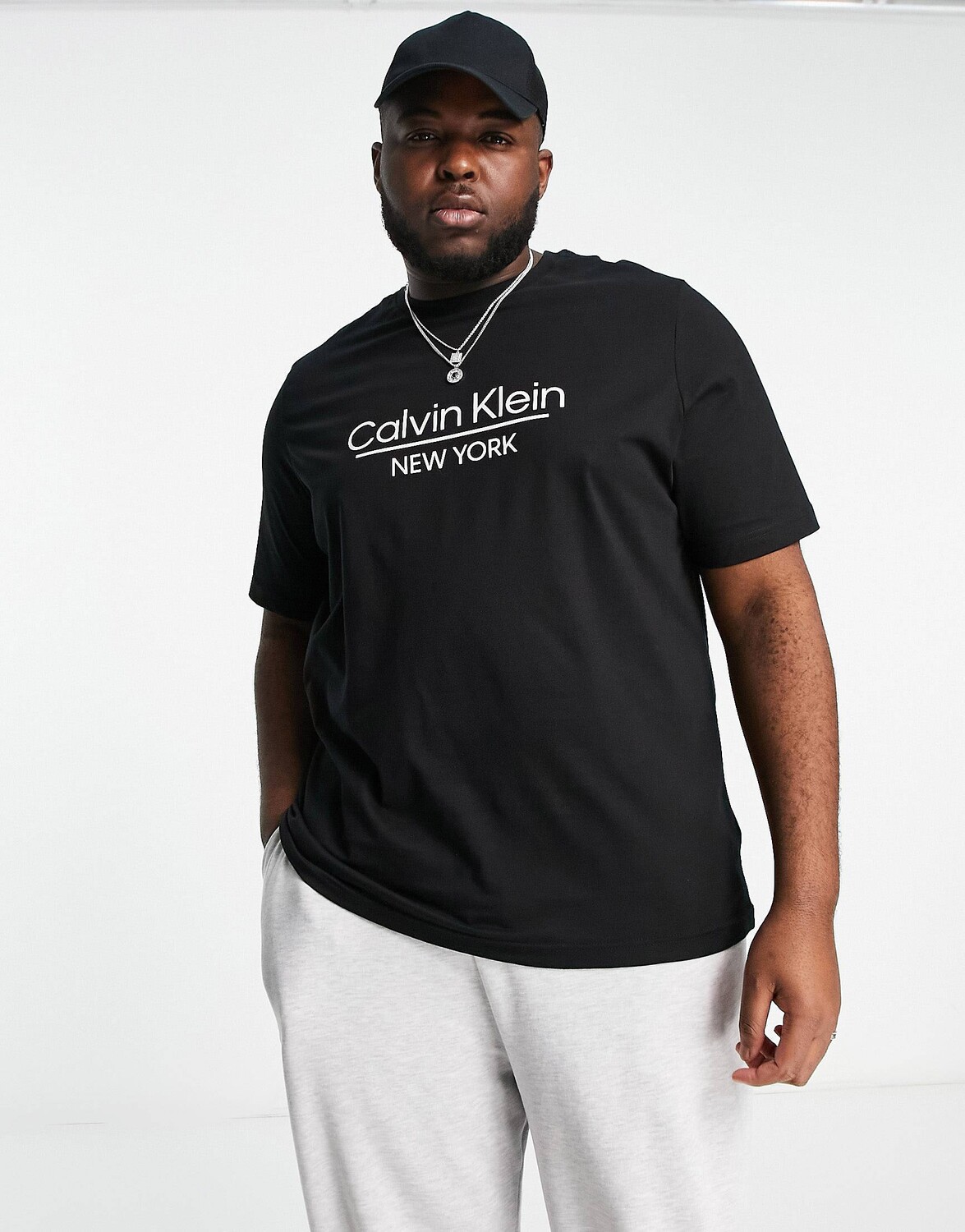 

Черная футболка с логотипом по центру Calvin Klein Big & Tall