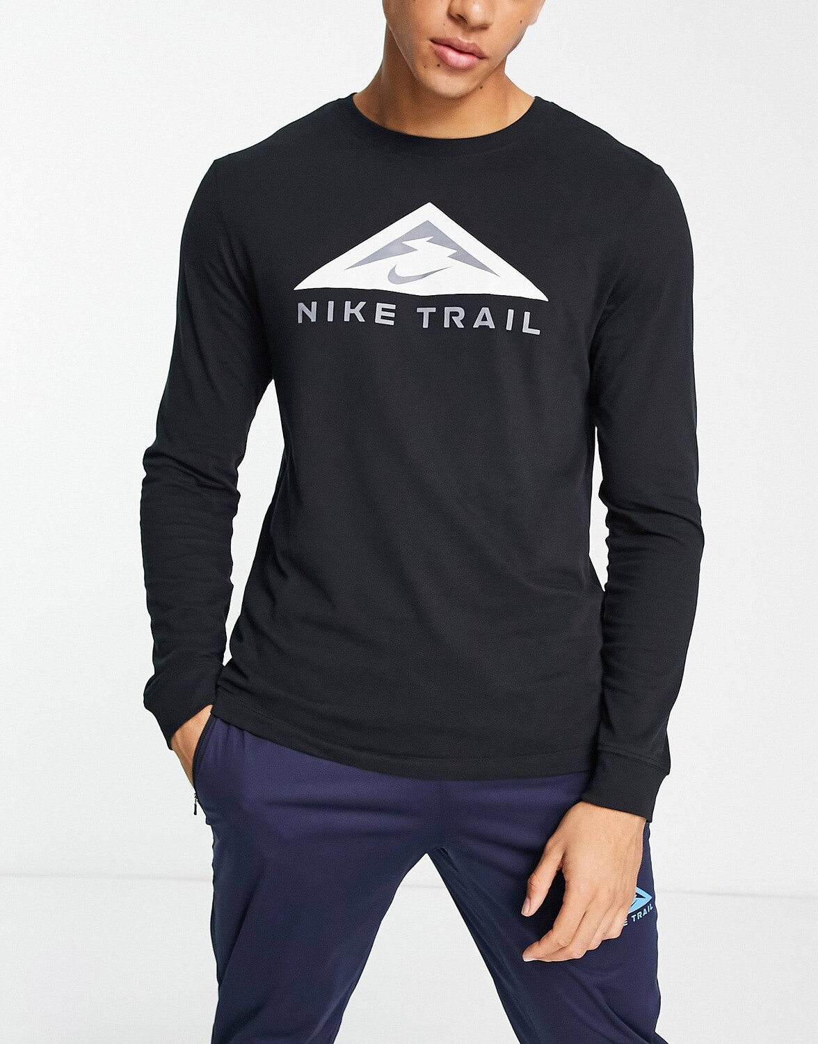 

Черная футболка с графическим принтом Nike Running Trail Dri-FIT