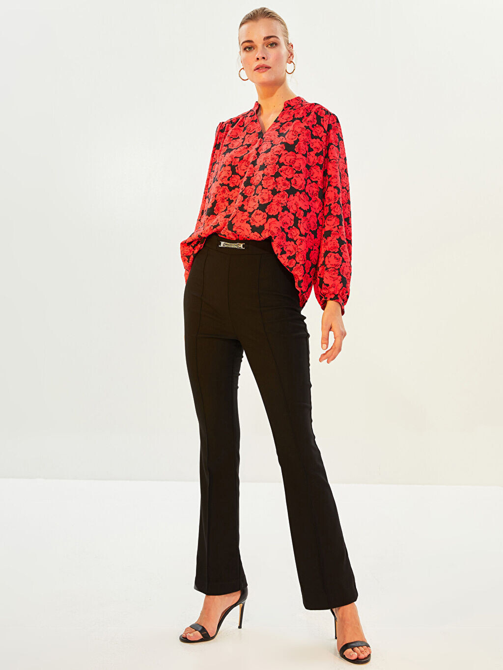 

Женские брюки Slim Fit с застежкой-молнией на талии и цепочкой с испанскими штанинами LCWAIKIKI Classic