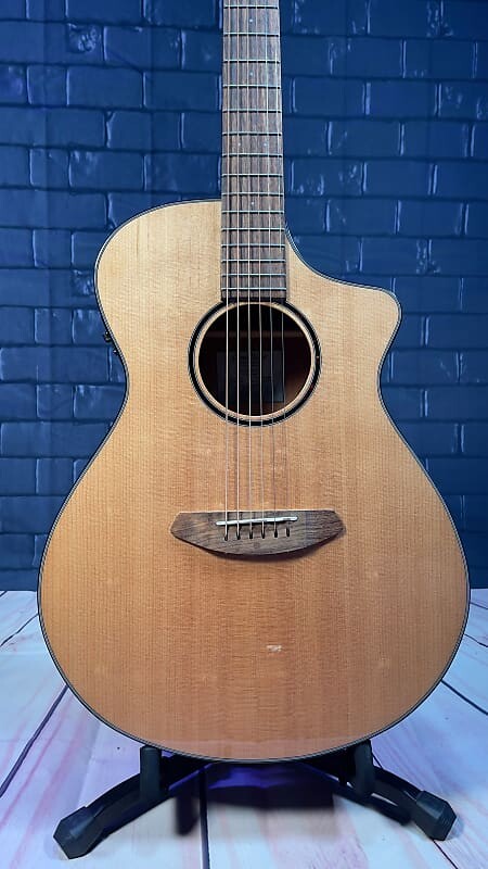 

Breedlove Discovery S Concert CE Натуральный блеск