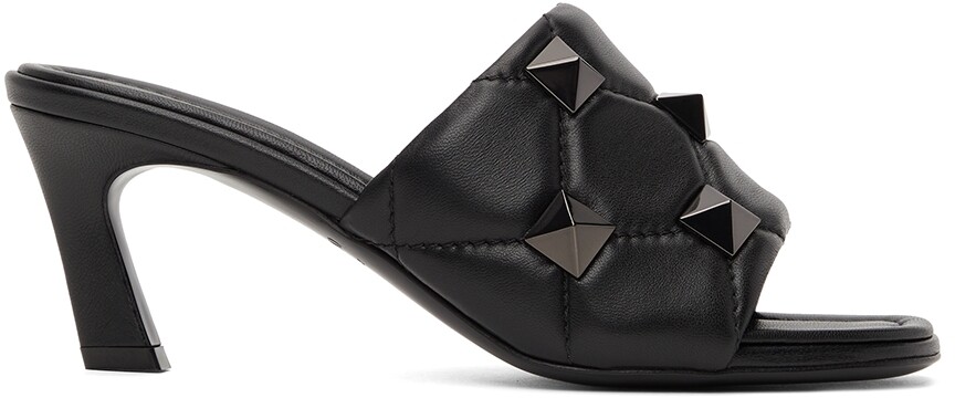 

Черные стеганые босоножки на каблуке с римскими заклепками Valentino Garavani