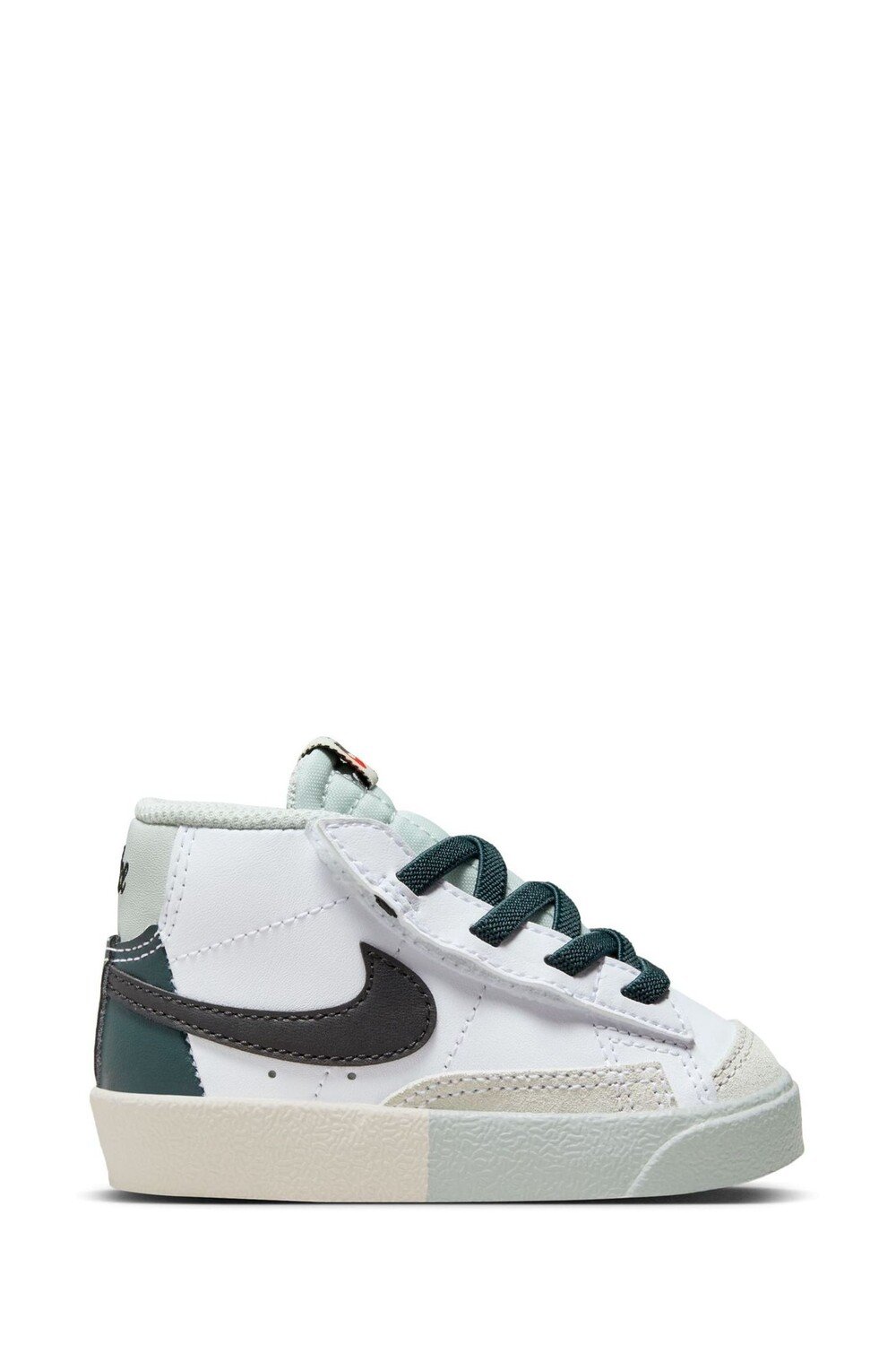 

Детские спортивные туфли Blazer Mid 77 SE Nike, белый