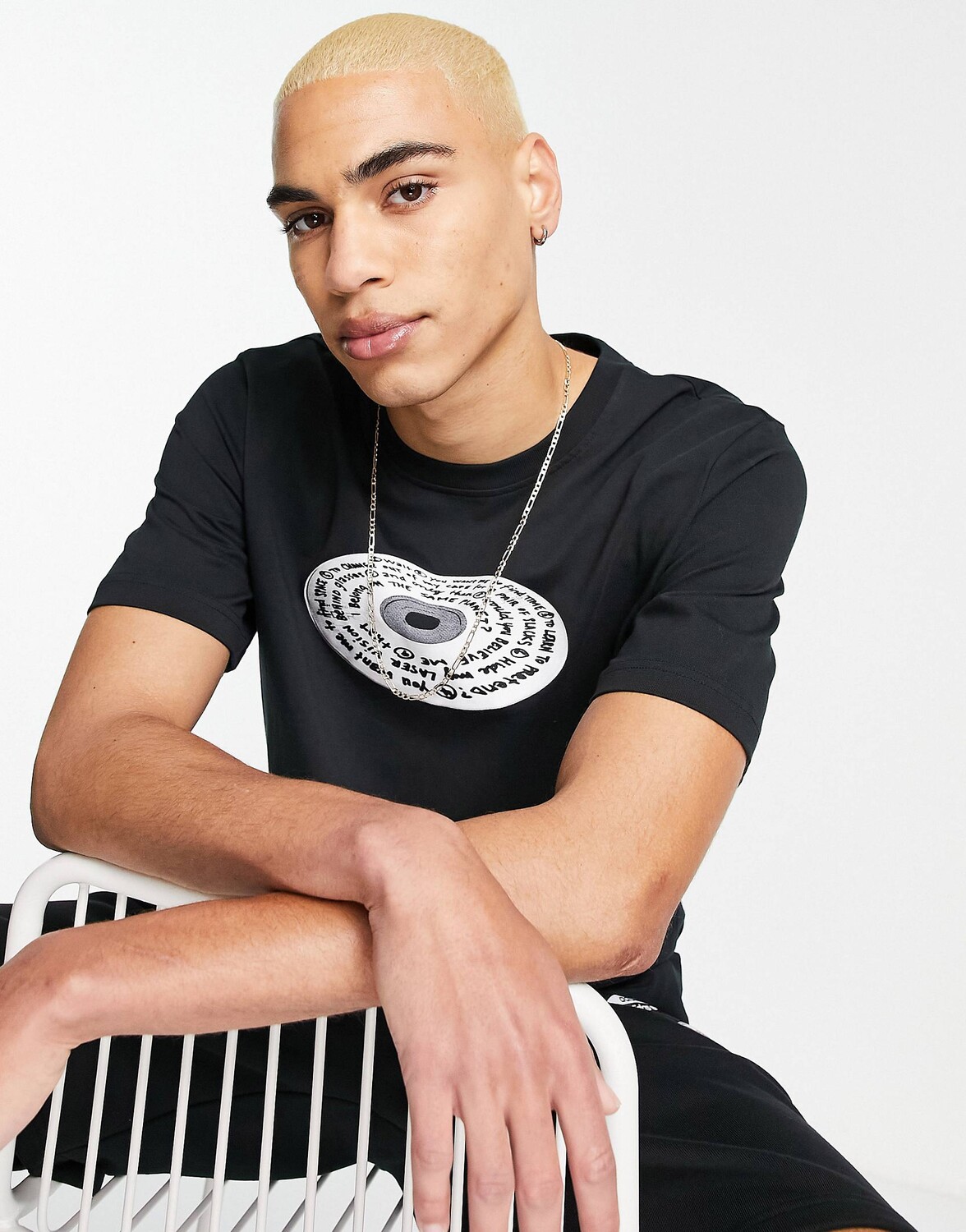 

Черная футболка adidas Originals RYV с изображением дисков