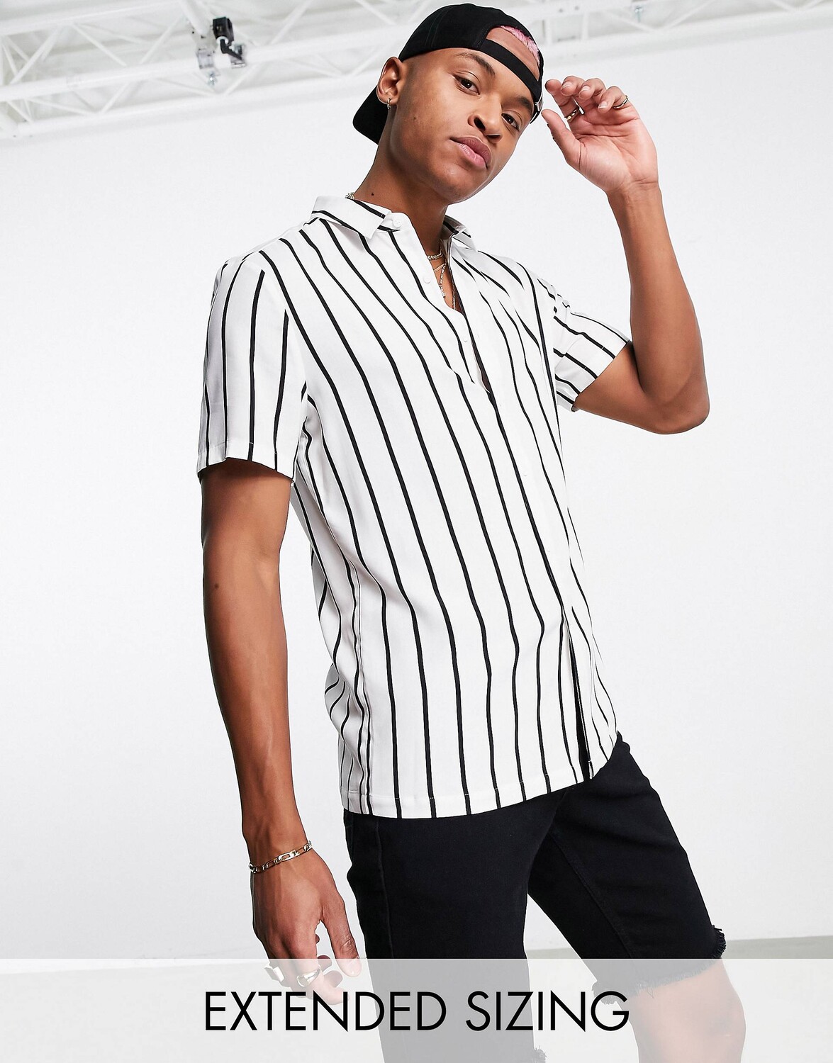 

Бело-черная полосатая рубашка ASOS DESIGN