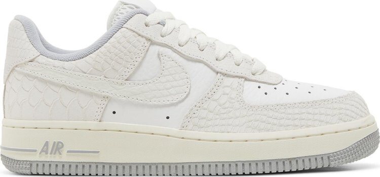 цена Кроссовки Nike Wmns Air Force 1 '07, белый (Размер 39.5 RU)