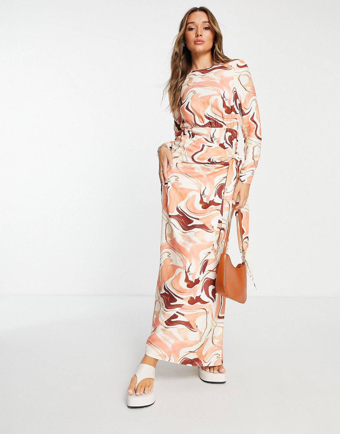 

Платье макси с юбкой с запахом и абстрактным принтом ASOS DESIGN
