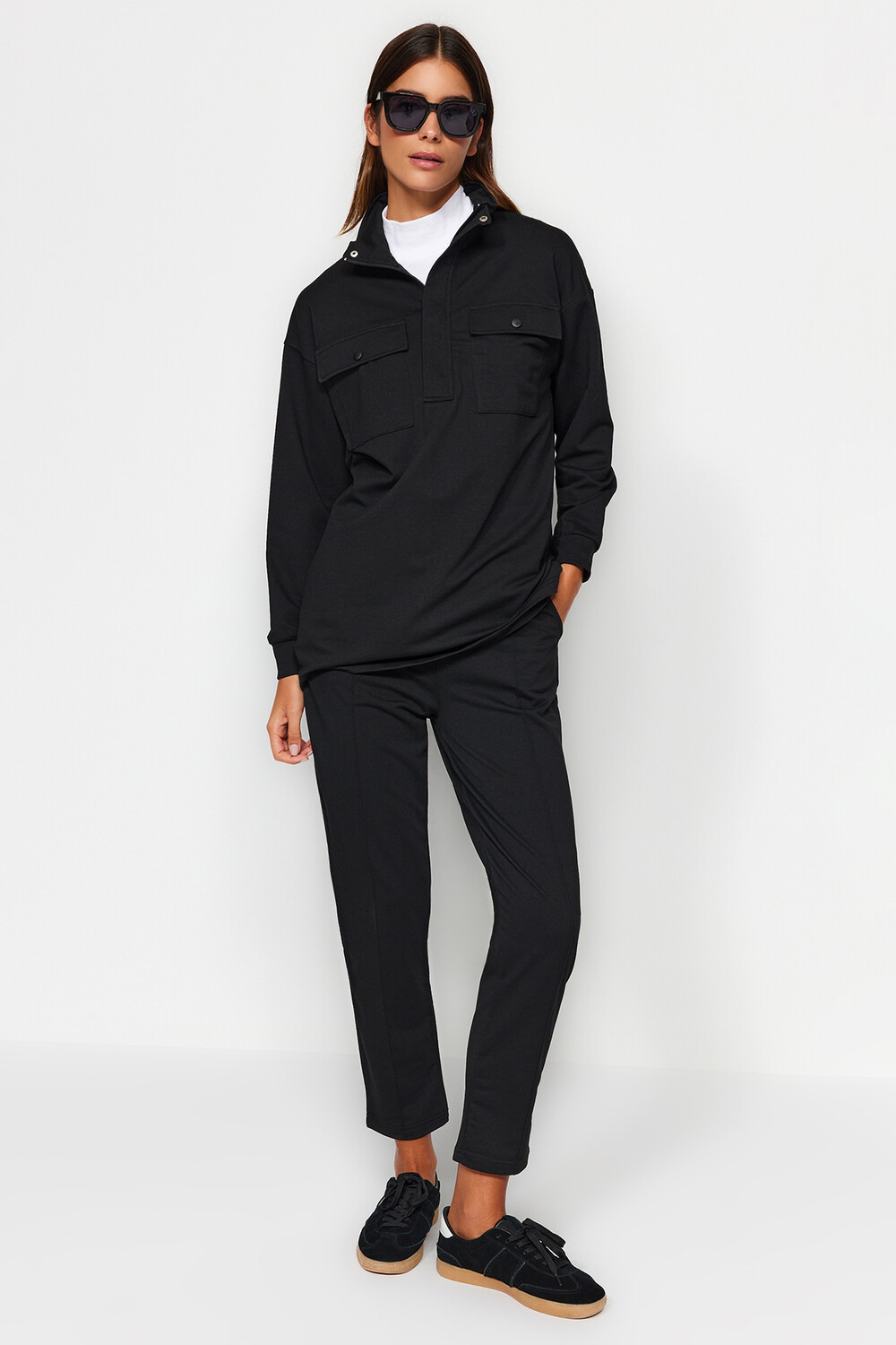 

Черный вязаный спортивный костюм с карманами Trendyol Modest