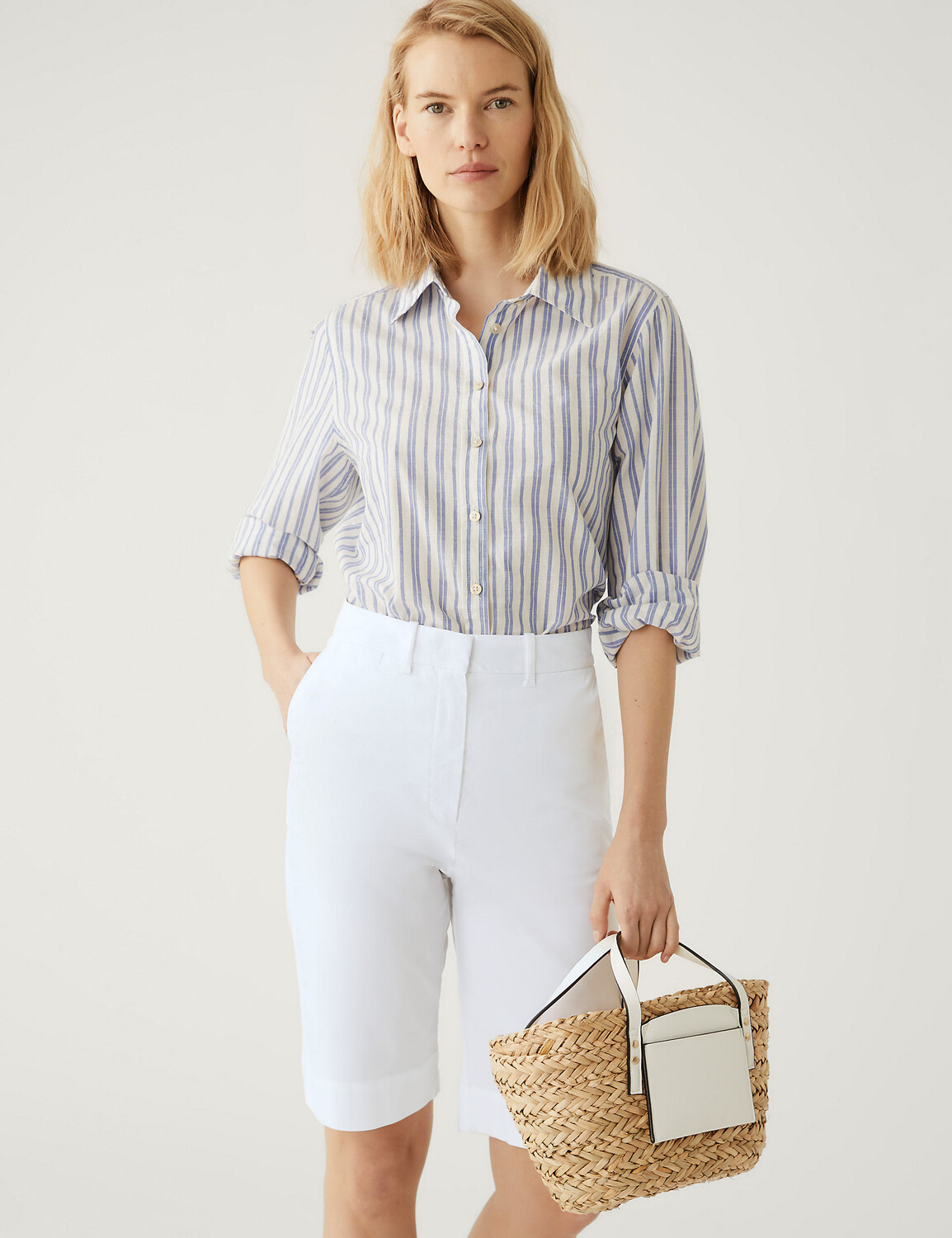 

Шорты чинос длиной до колена из богатого хлопка Marks & Spencer