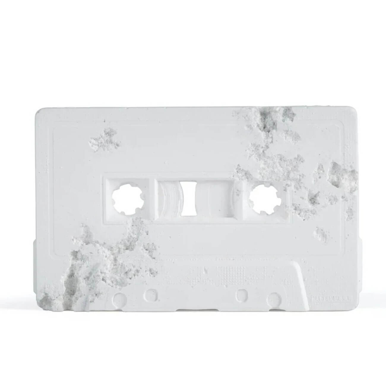 

Фигурка Daniel Arsham Future Relic 04 Cassette Tape, белый