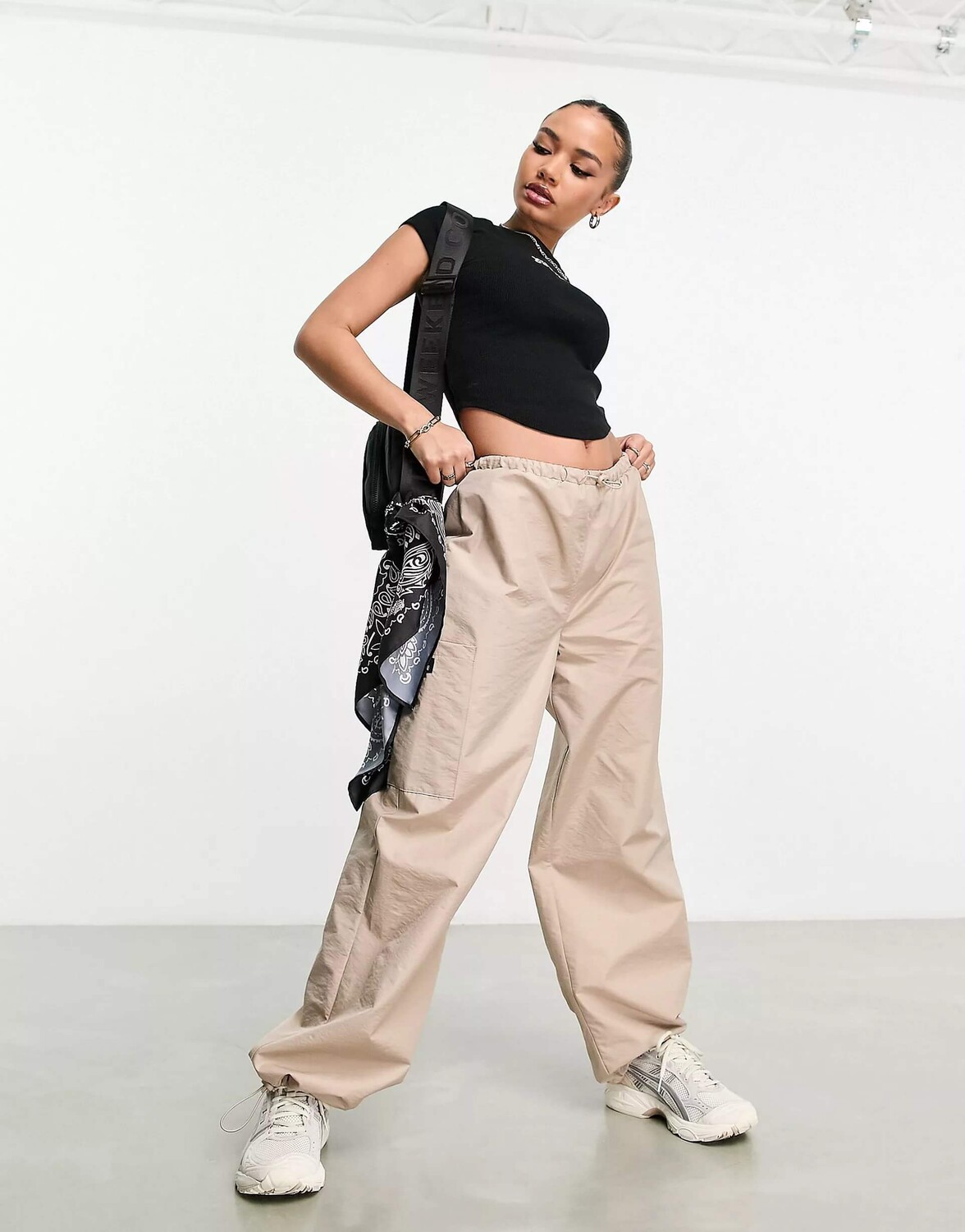 

Брюки-карго Asos Weekend Collective Parachute With Pocket, светло-бежевый