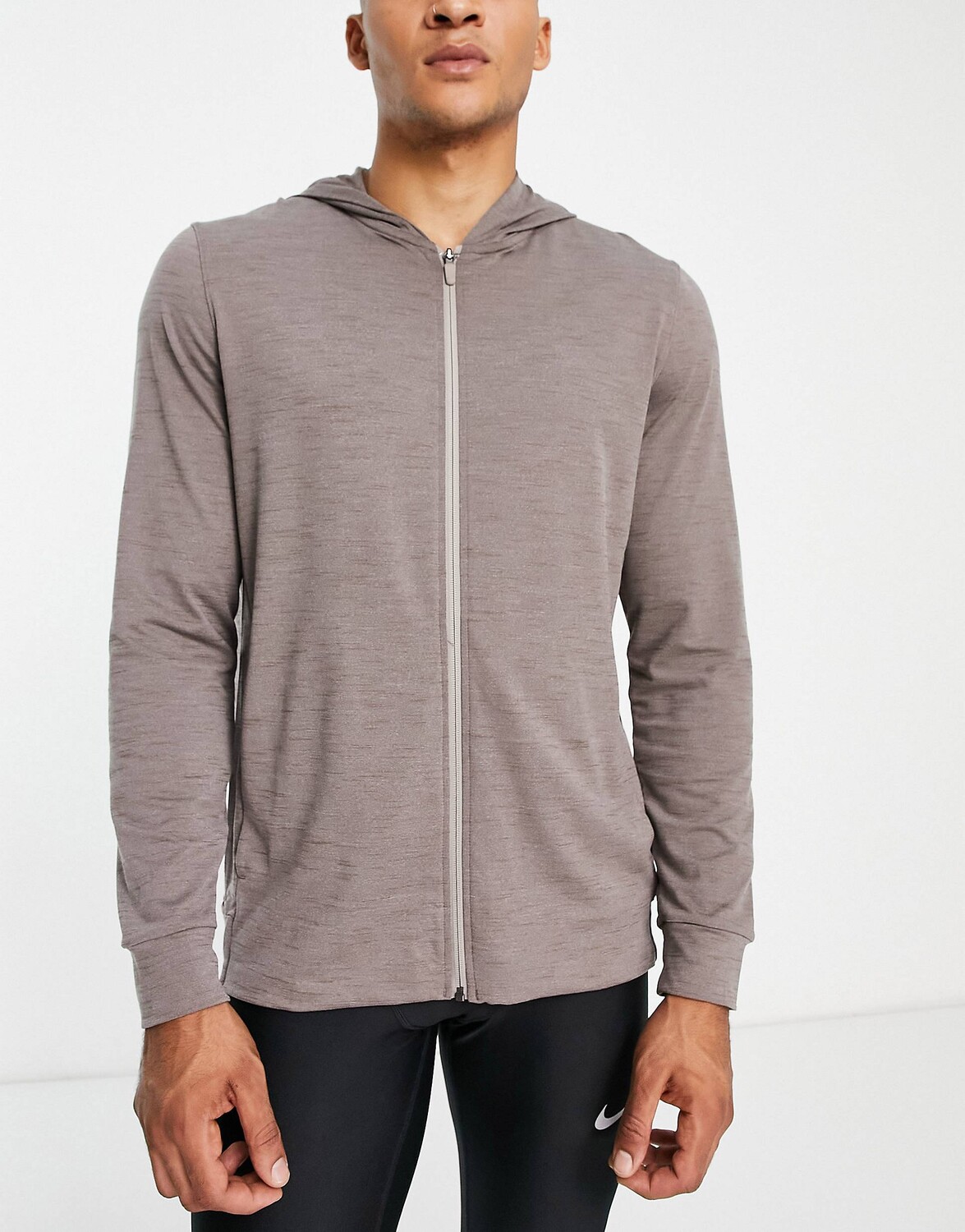

Серый топ на молнии Nike Yoga Dri-FIT