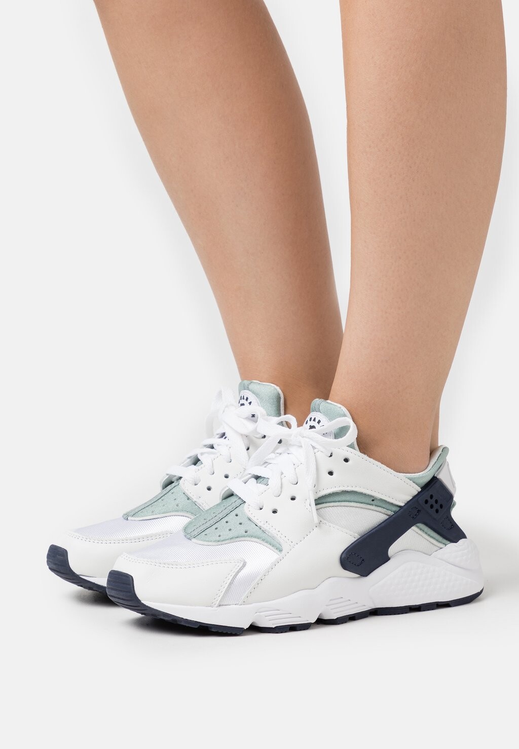 

Кроссовки Nike Air Huarache, белый / песчаный