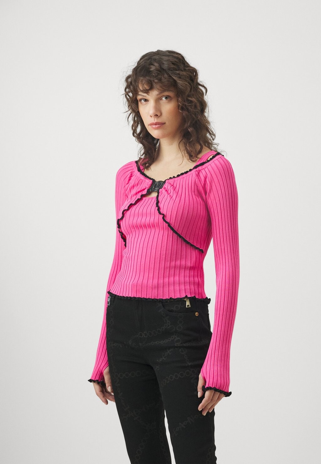 

Свитер Emblem Versace Jeans Couture, цвет fuxia