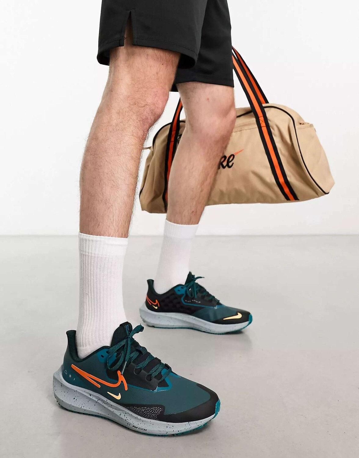 

Темно-синие кроссовки Nike Zoom Pegasus 39 Shield, Синий
