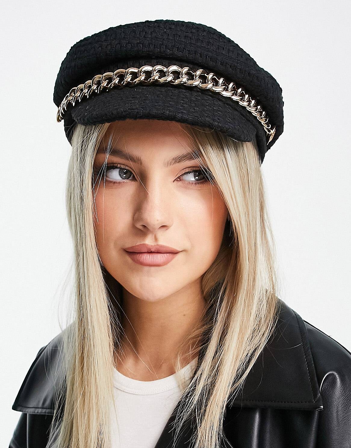 

Черная кепка с узором \"гусиные лапки\" и цепочкой ASOS DESIGN