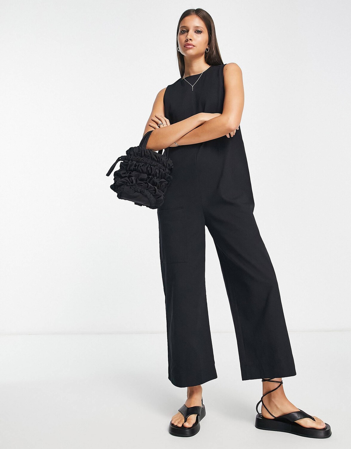 

Черный комбинезон минимализма без рукавов с карманами из твила ASOS DESIGN