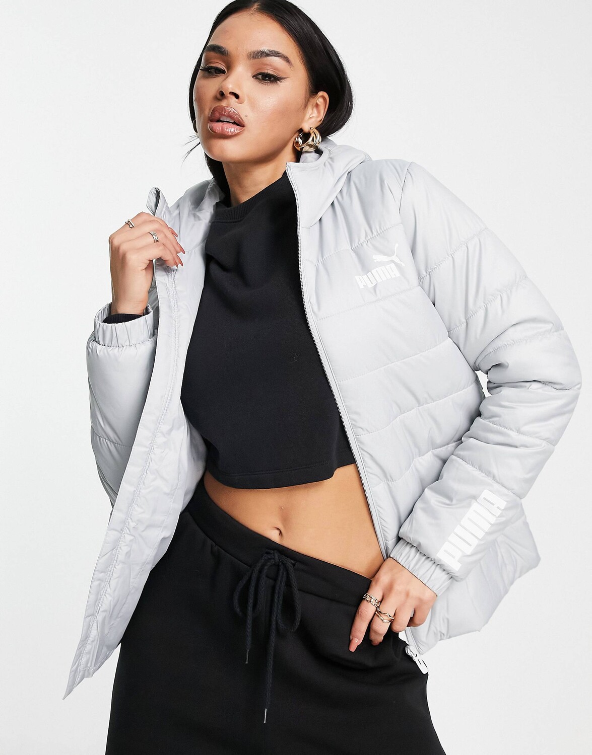 

Серая дутая куртка Puma
