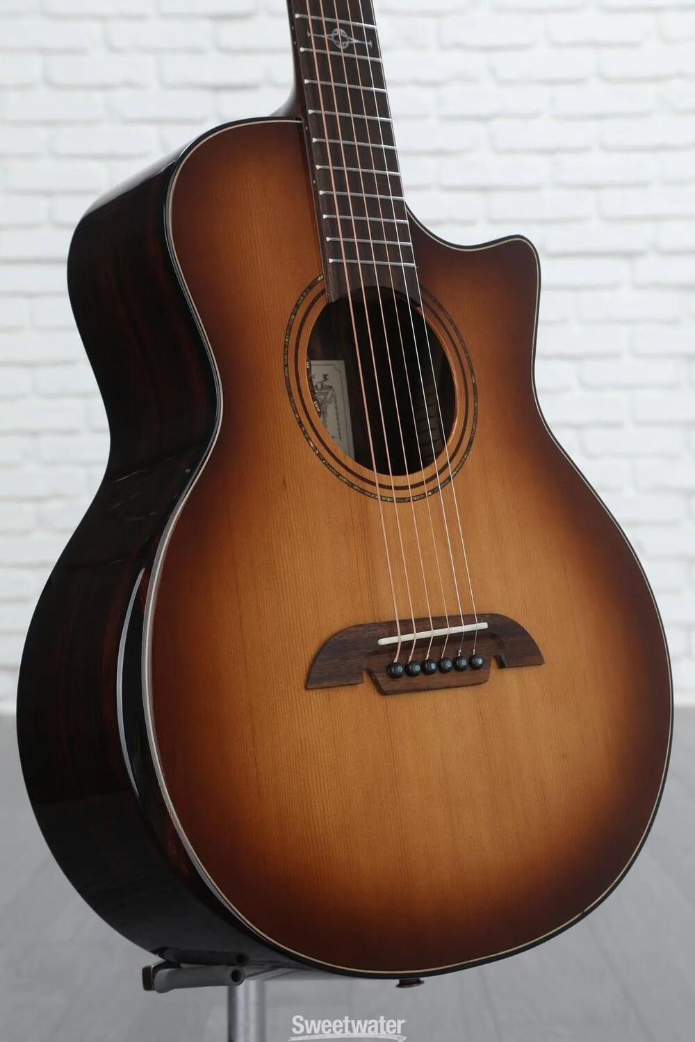 

Акустико-электрическая гитара Alvarez LJE95CEARSHB Artist Elite Series - Shadowburst Gloss