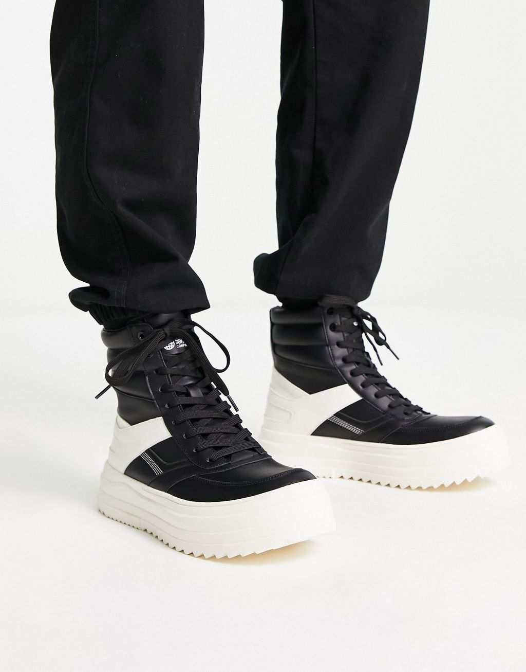 

Черные массивные кроссовки Bershka Hi Top