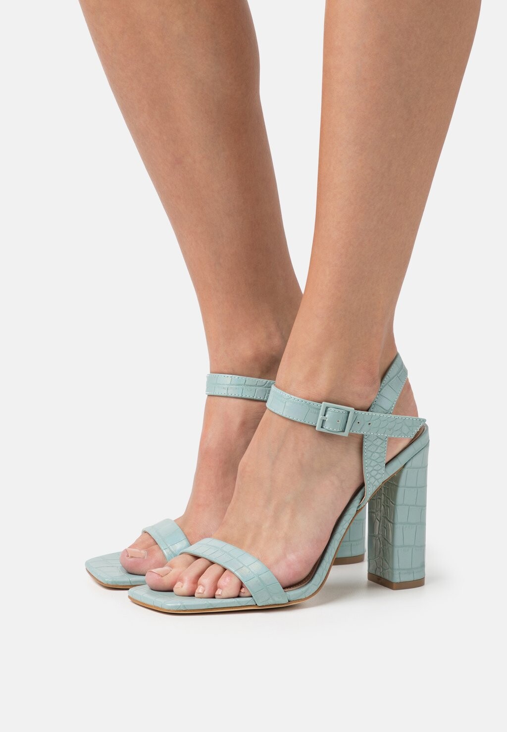 

Босоножки на каблуке Guess, зеленый