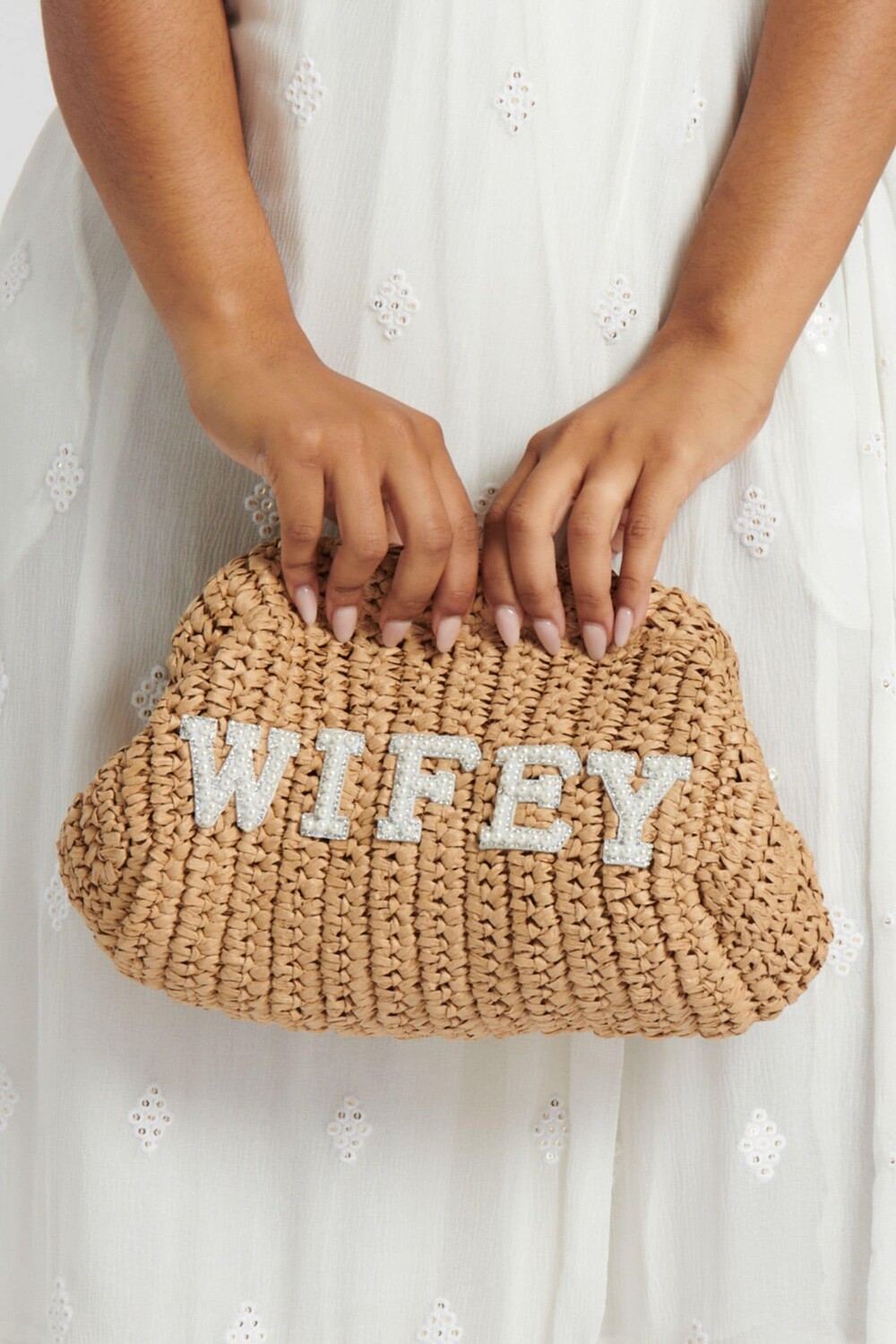 

Клатч с жемчужным украшением Wifey South Beach, бежевый
