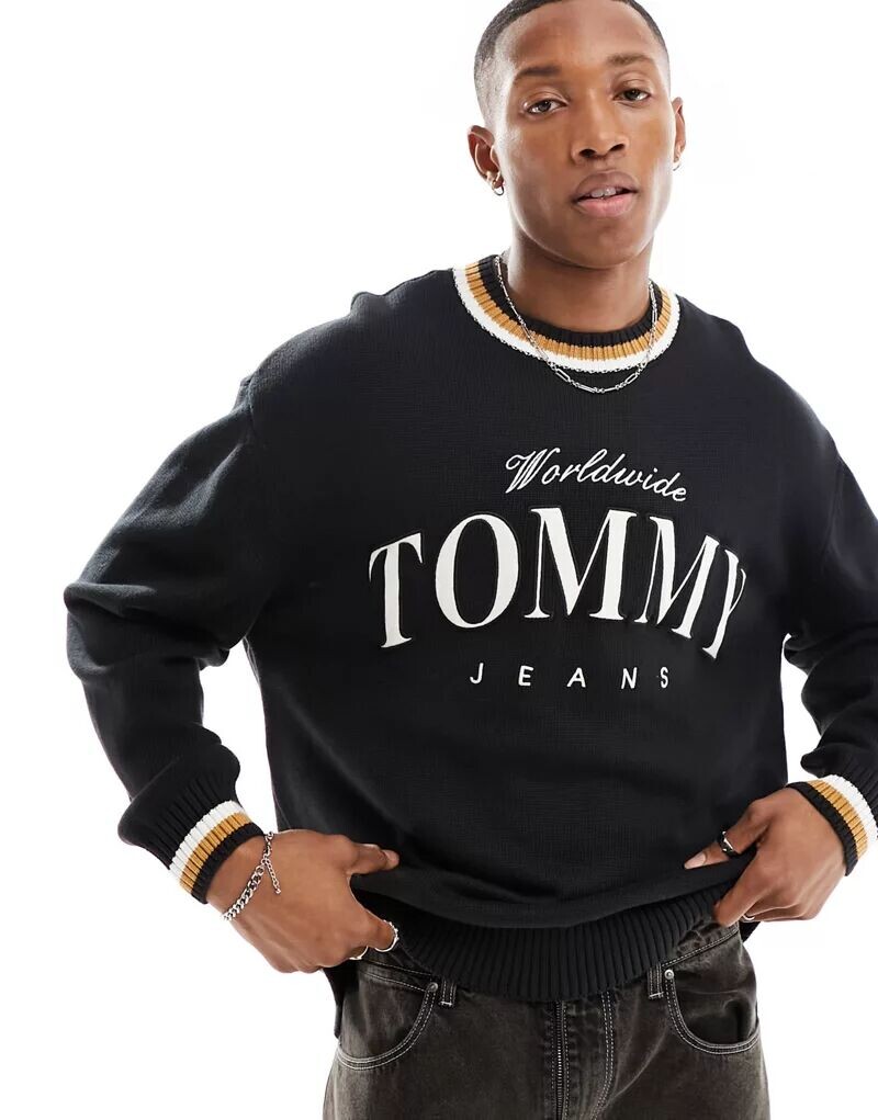 

Черный свободный свитер с логотипом Tommy Jeans