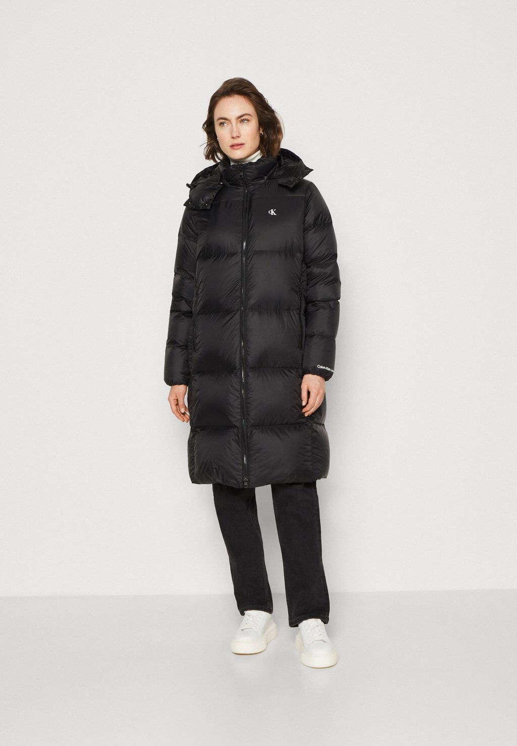 

Пуховик Calvin Klein Jeans, черный