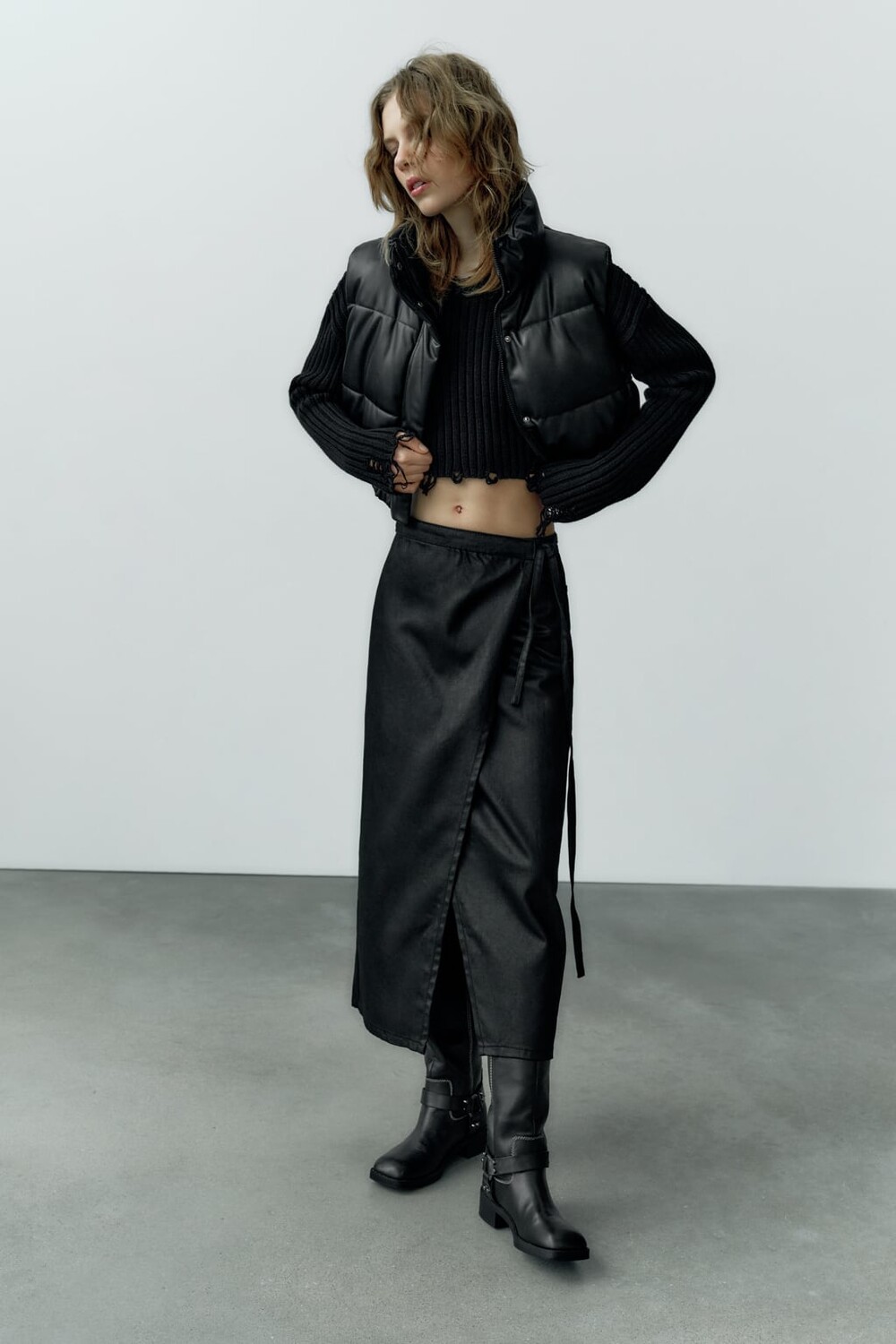 

Пуховик из искусственной кожи ZARA, черный