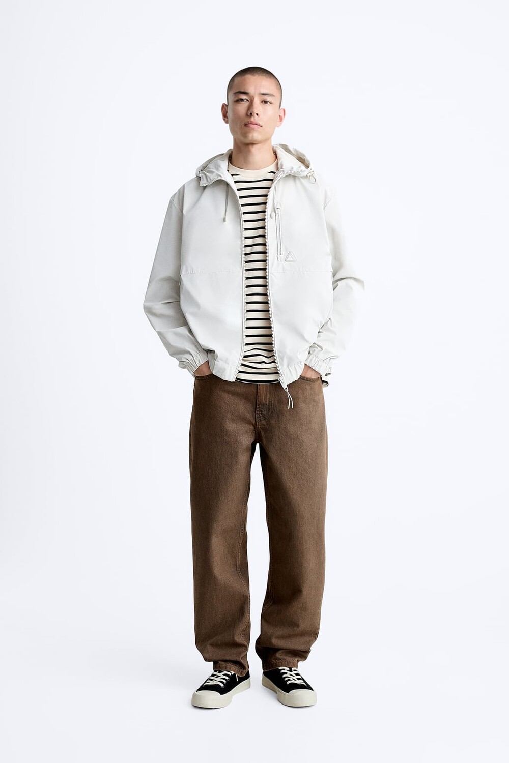 

Техническая куртка с капюшоном ZARA, белый