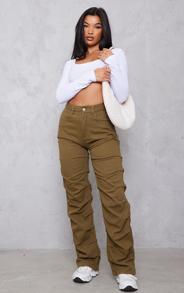 

PrettyLittleThing Прямые джинсовые джинсы цвета хаки со сборками