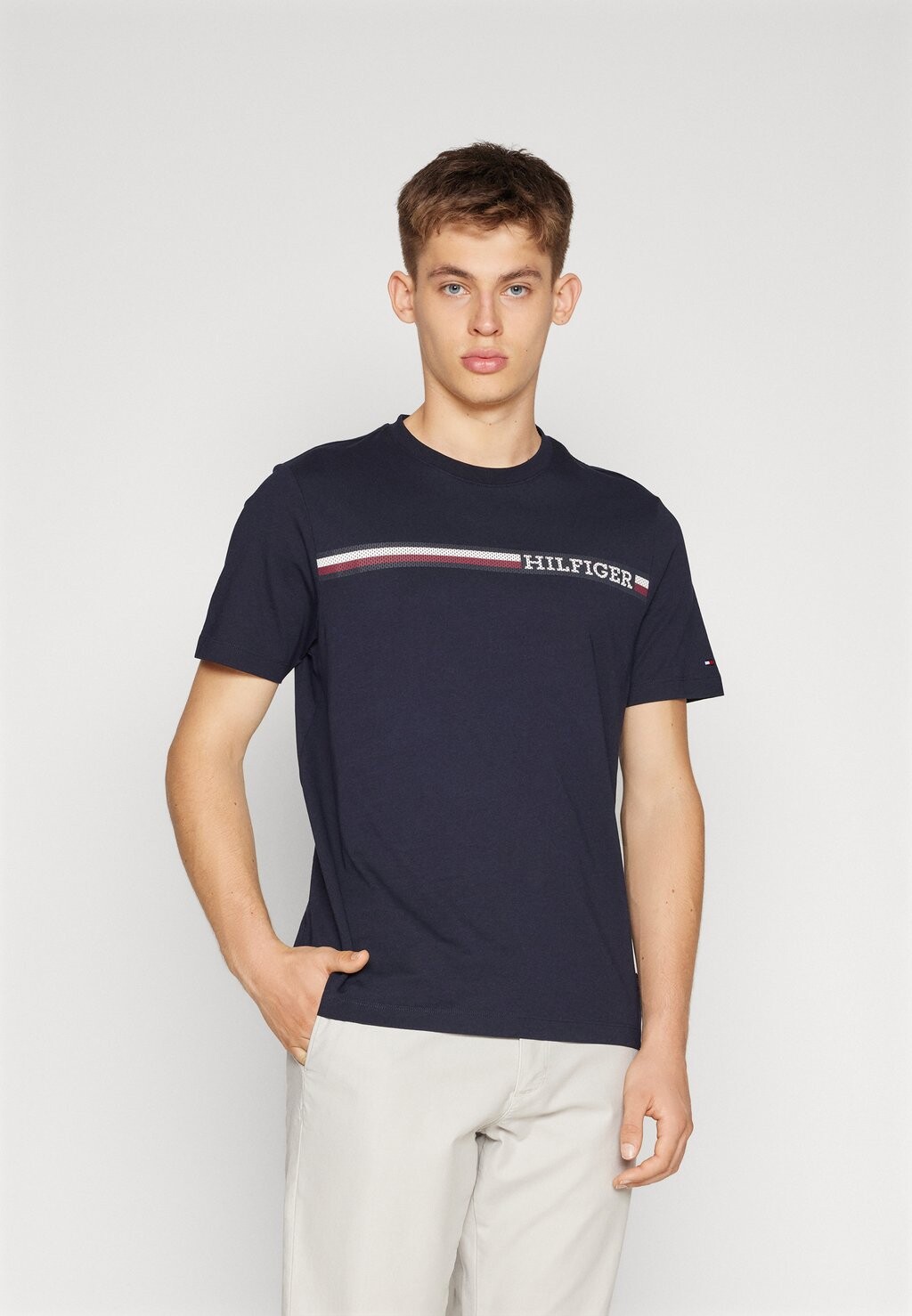 

Футболка с принтом MONOTYPE CHEST STRIPE TEE Tommy Hilfiger, цвет desert sky