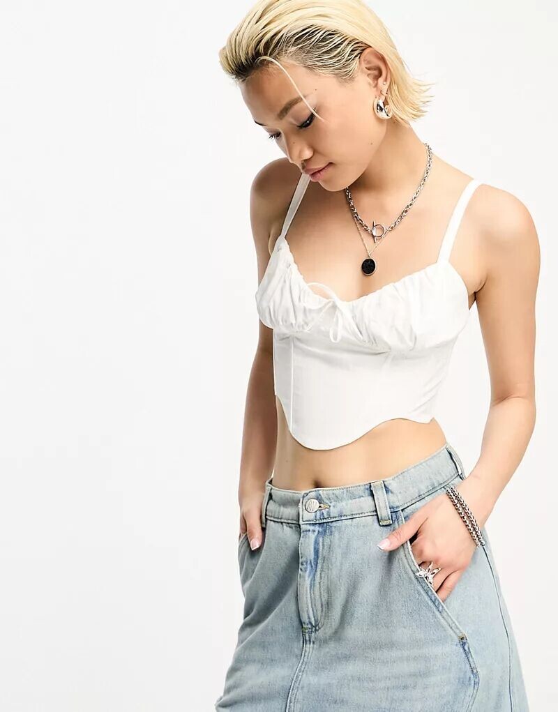 

Белый корсетный топ Bershka со шнуровкой спереди