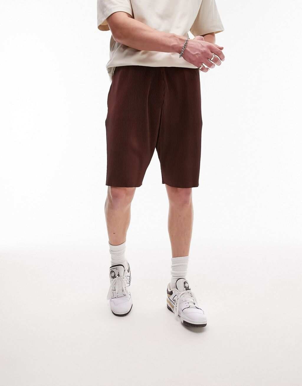

Коричневые шорты оверсайз плиссе Topman