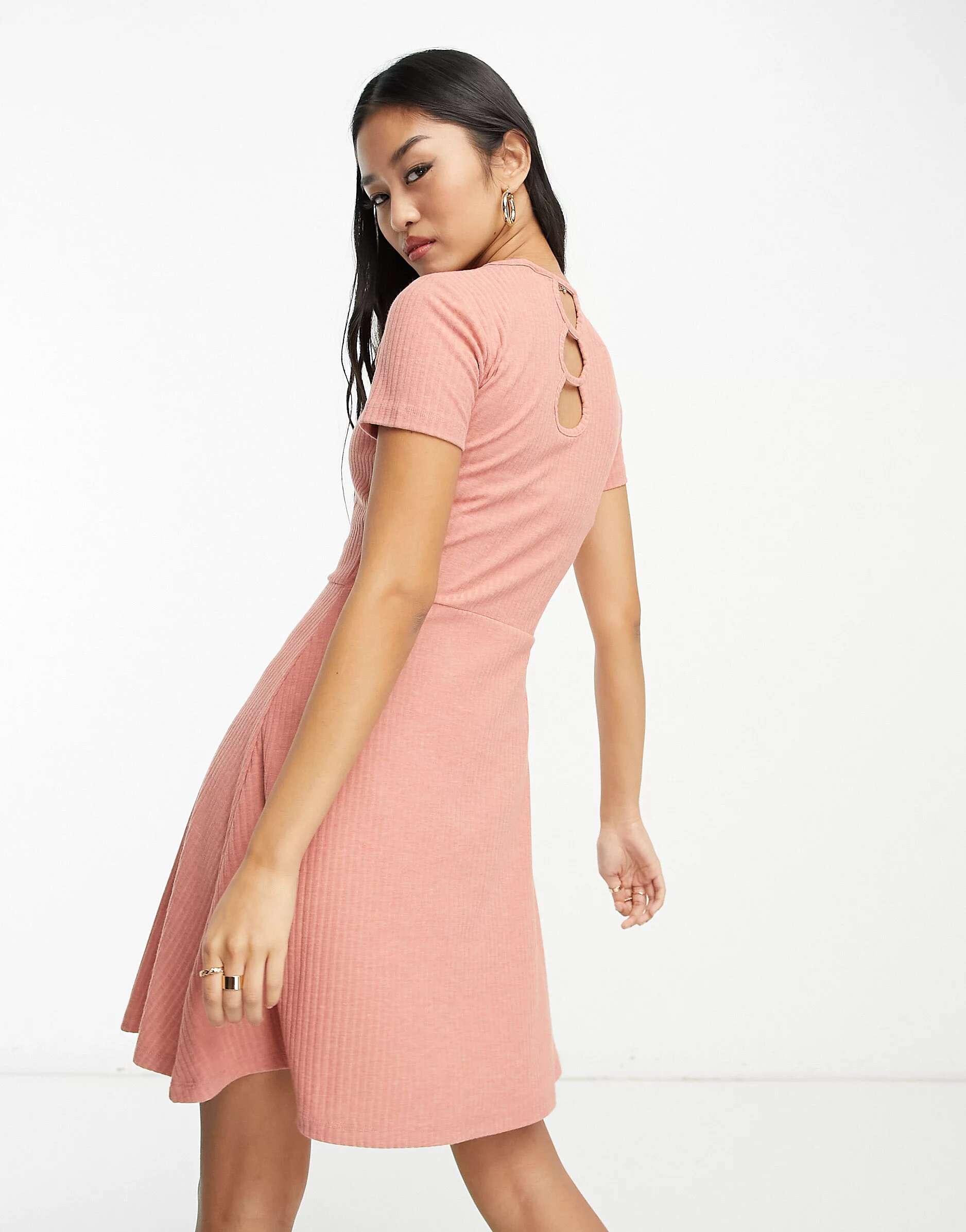 Розовое приталенное платье с короткими рукавами ONLY