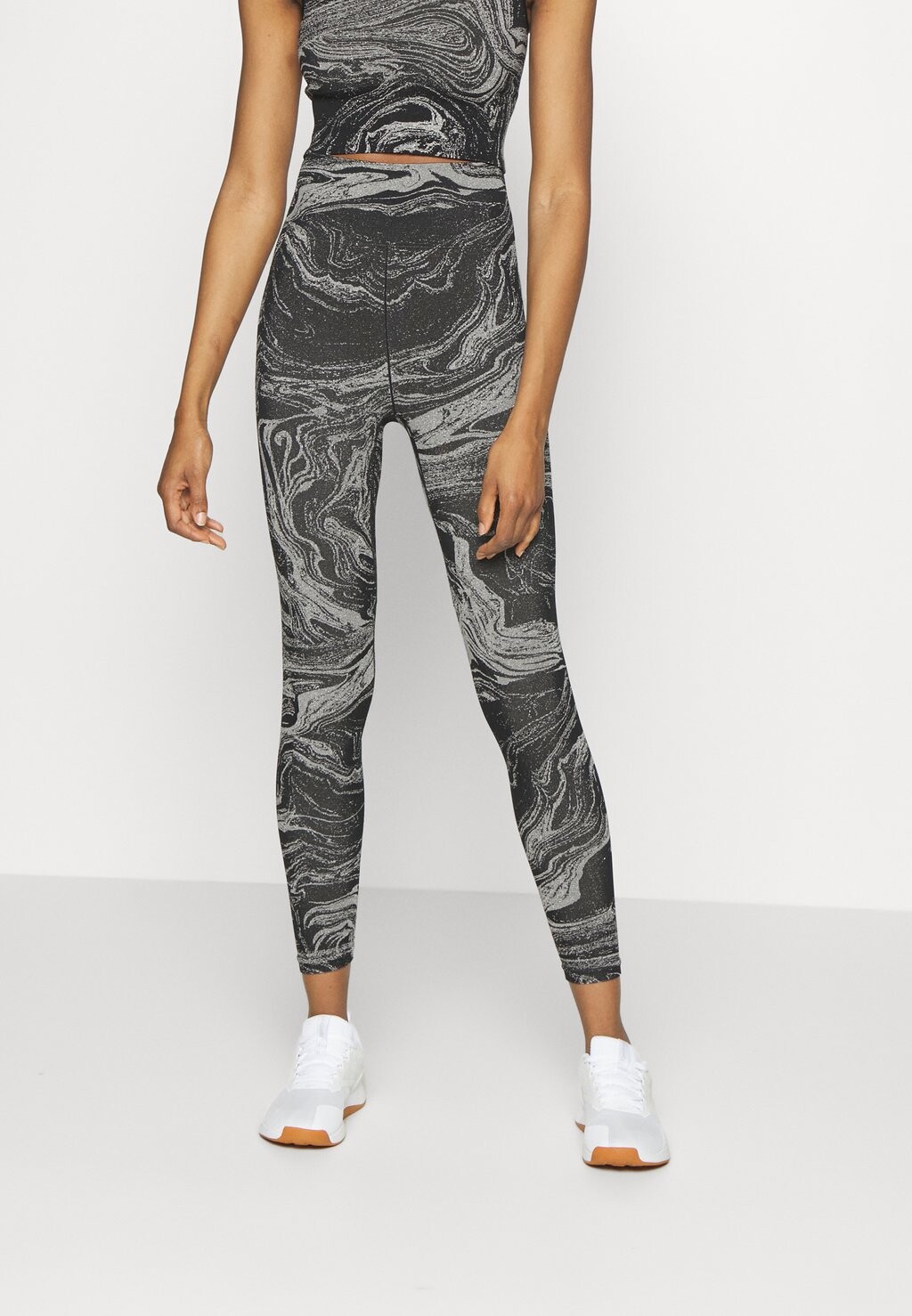 

Тайтсы Athleta, черный