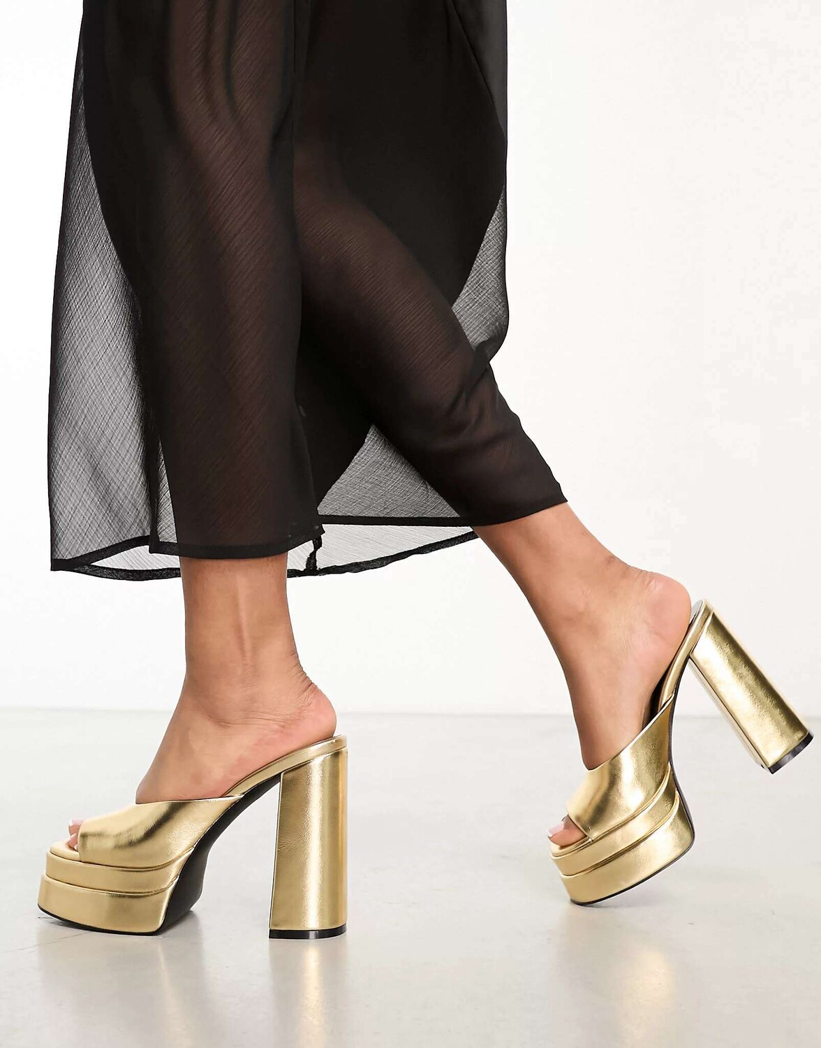 

Золотые мюли на платформе Walk London Phoebe