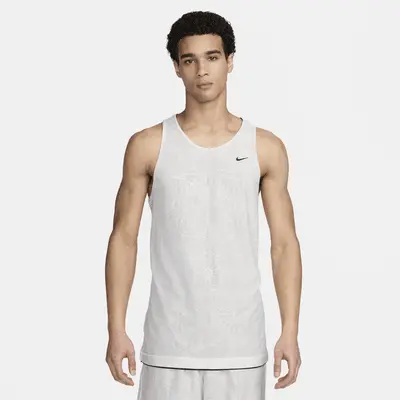 

Футболка Nike Standard Issue, цвет Sail/Black/Black