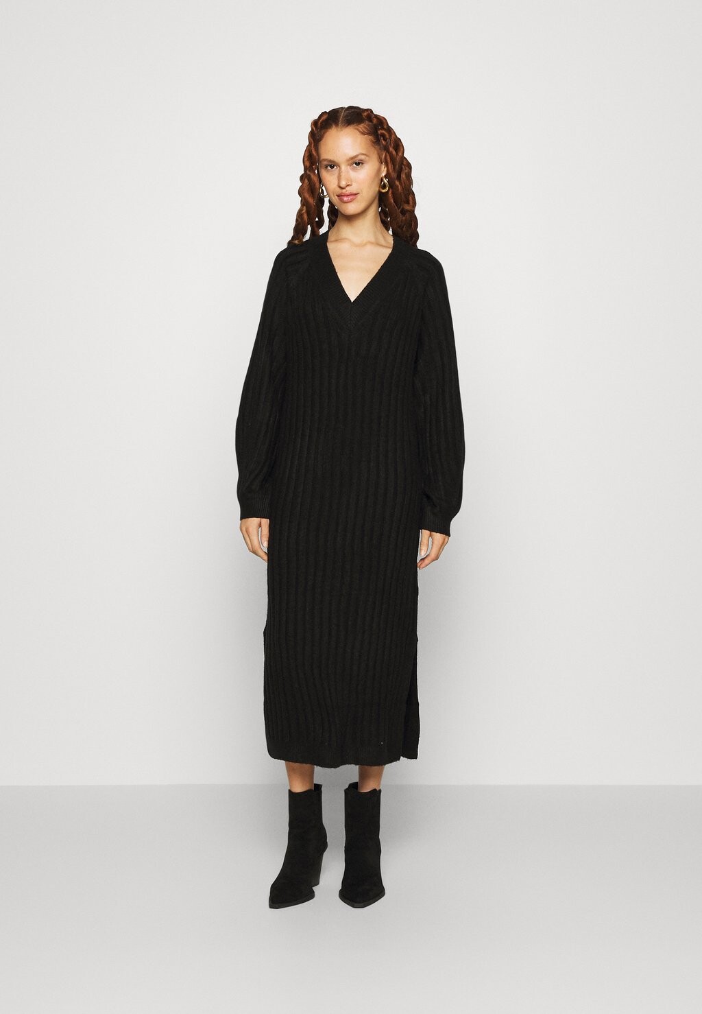 

Платье Point Gina Tricot ПЛАТЬЕ С V-ОБРАЗОМ, черный
