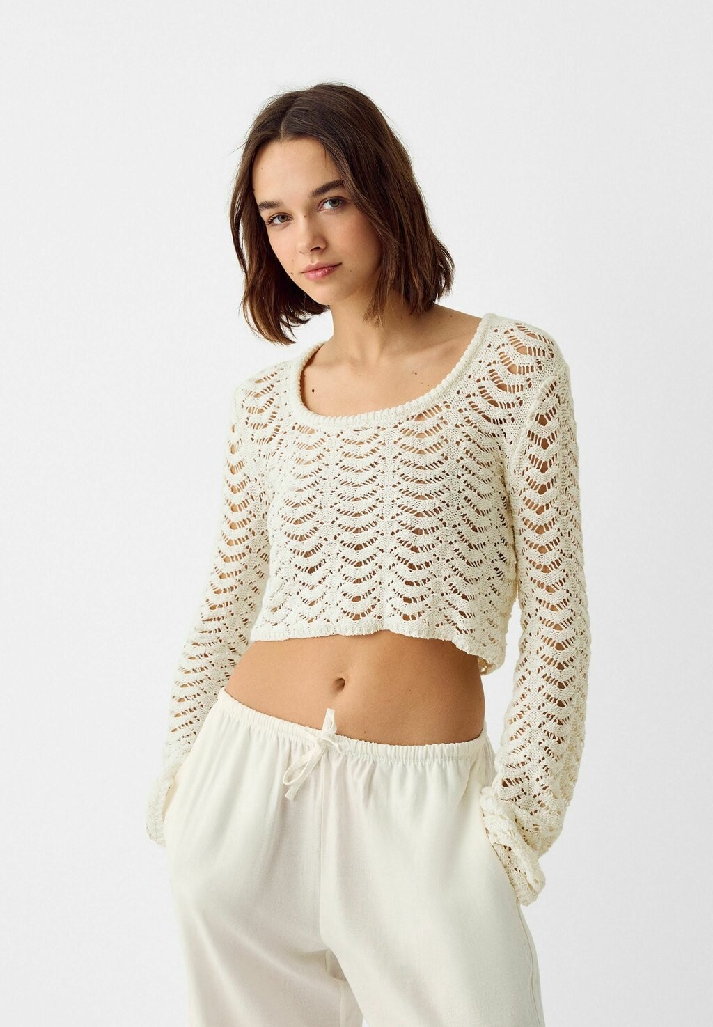 

Вязаный свитер OPEN-SCOOP NECK Bershka, цвет beige